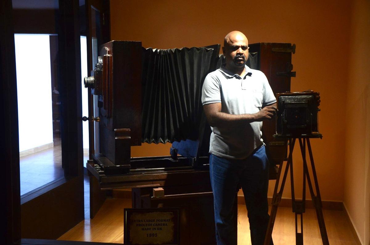 कैमरे के साथ डॉ अरुण